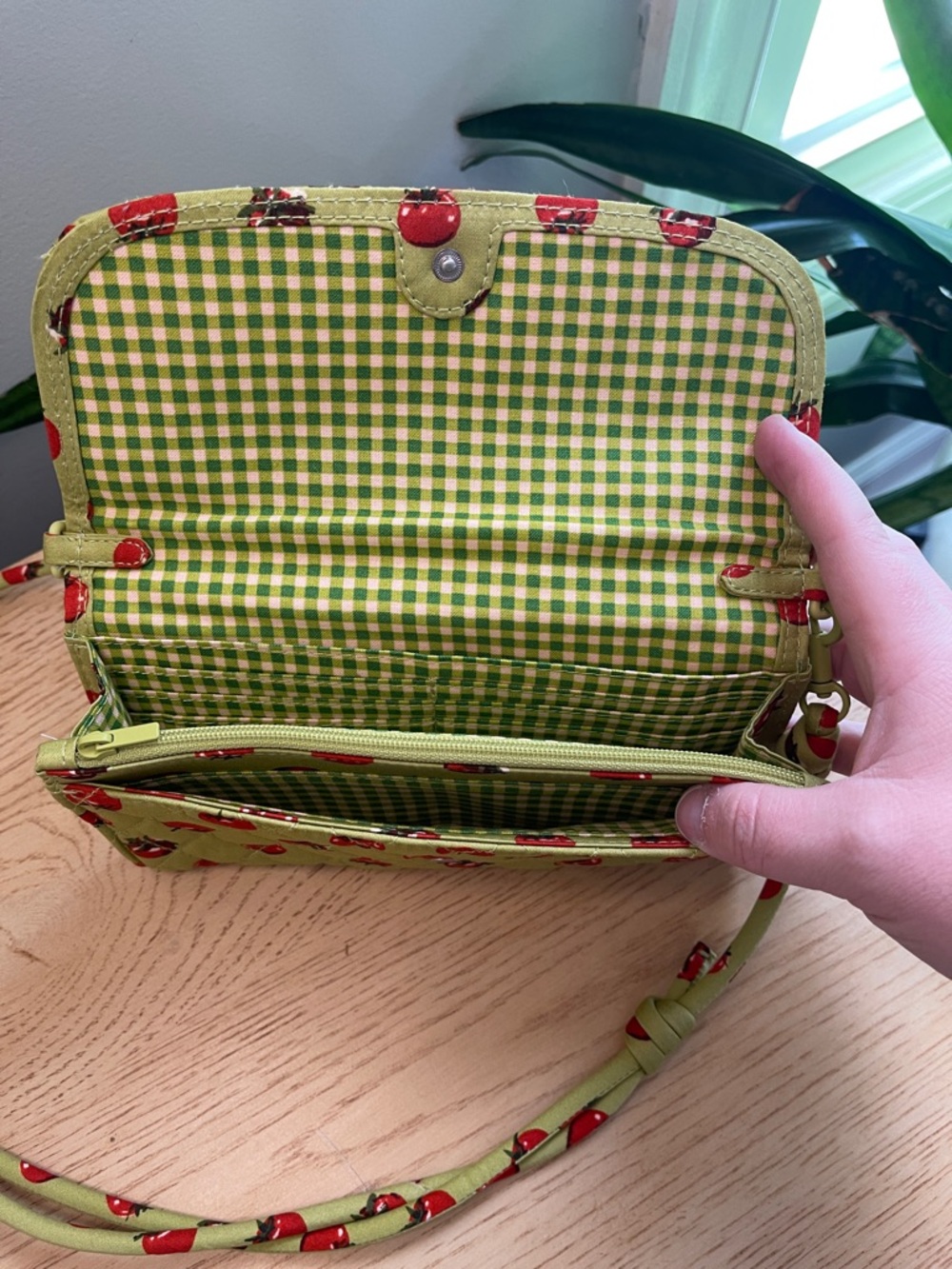 Vera Bradley Tomato Print Quilted Crossbody Wallet - Picture 3 of 4